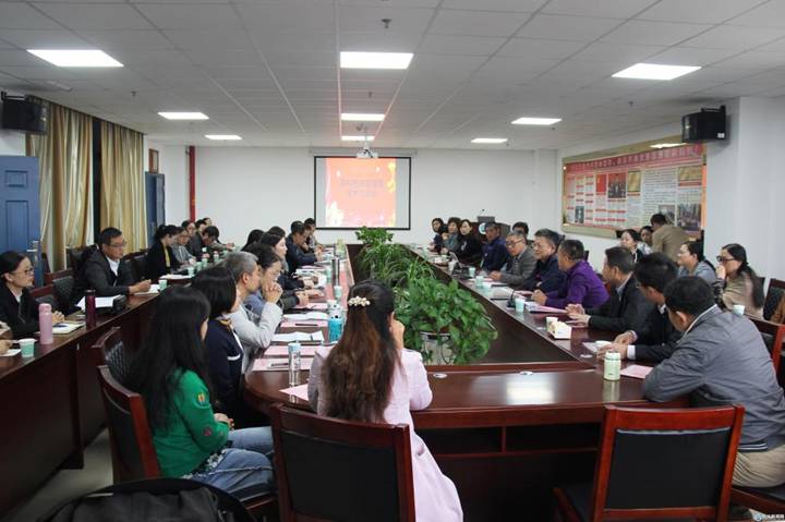 http://news.yangtzeu.edu.cn/__local/E/9D/E2/5EECF84C9A85F5B57C6D3CFC87D_6B7A0A59_1665A.jpg